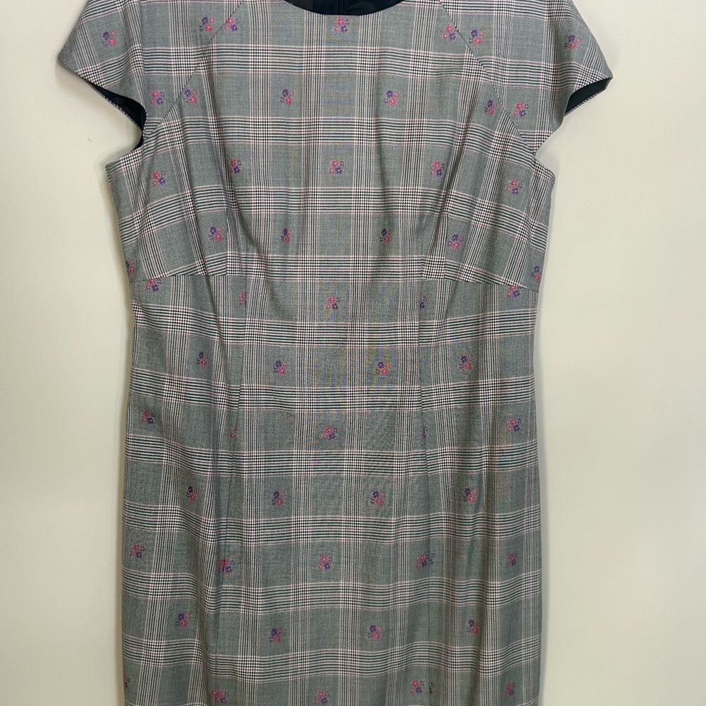 Stylish Brooks Brothers dress in size 12. NWT